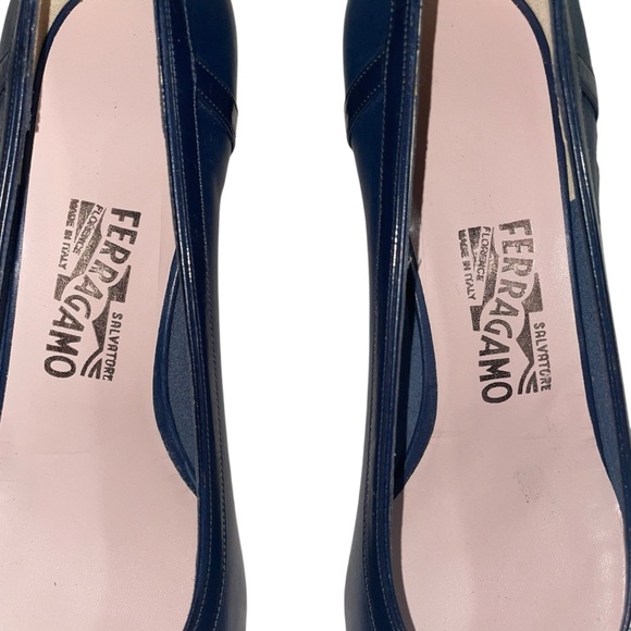 SALVATORE FERRAGAMO Vara Pump Low Heel Calfskin and Leather Women Size 9.5C New - Picture 3 of 16